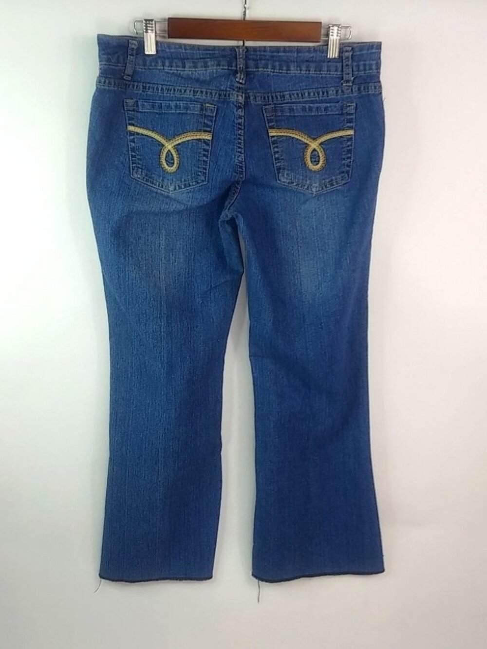 Rue21 35x26 11/12 Short Medium Wash Machine Hem Jeans